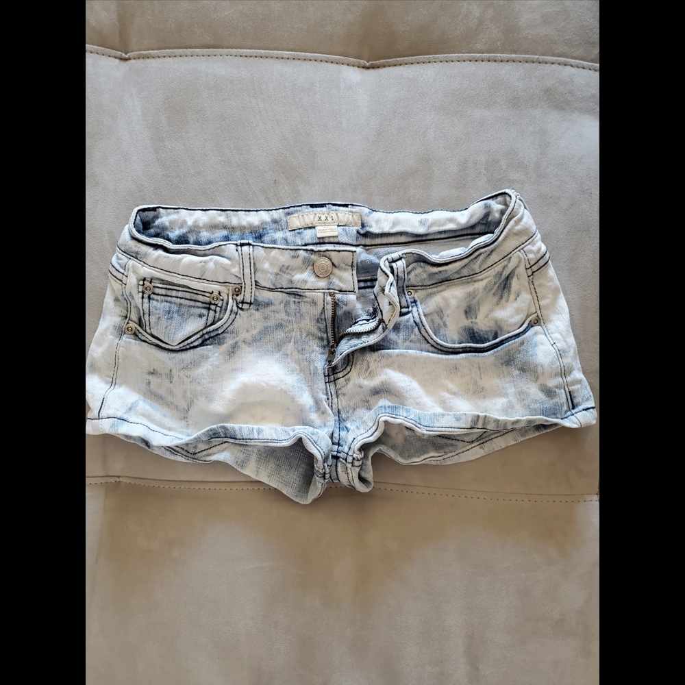 Forever 21 Light Acid Wash Jean Shorts